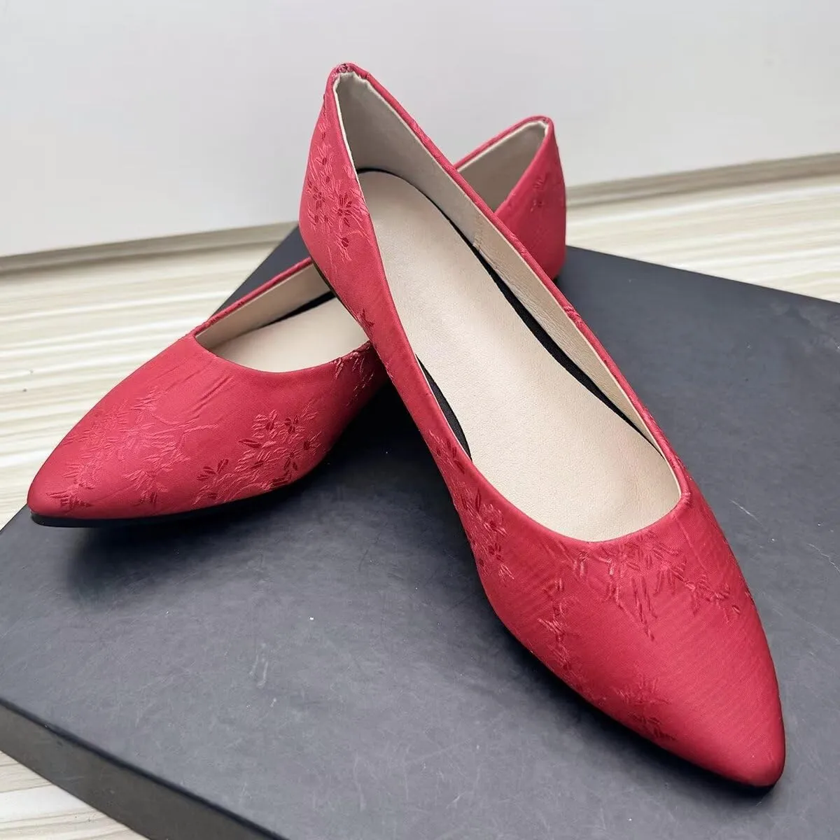 Hee grand Classic Solid Pointed Toe Ballet Flats Womens Shallow Satins Dress Shoes Casual Comfort Slip-On Loafers Light Weight Walking Flats